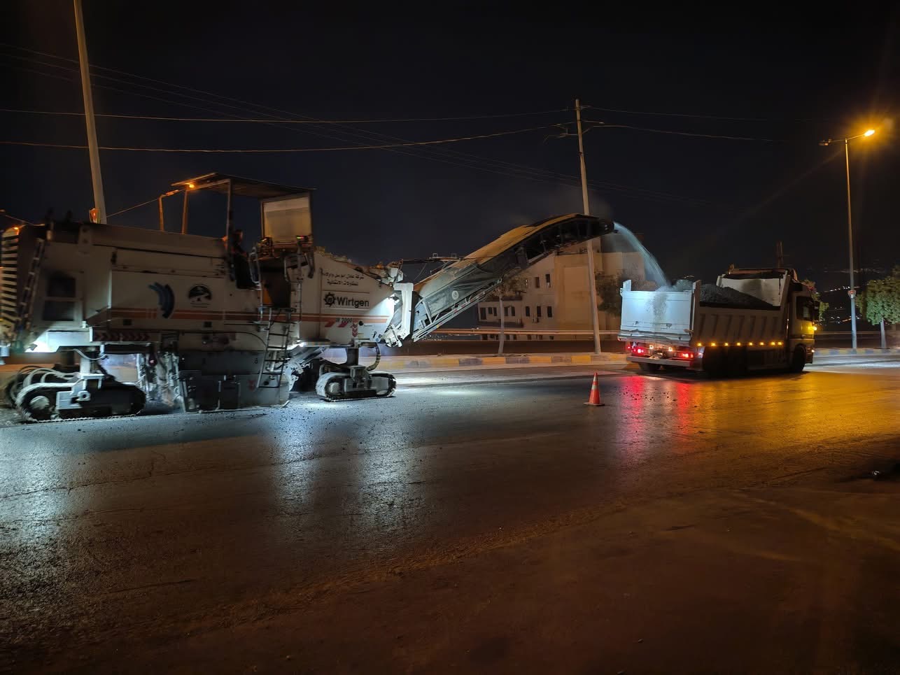 أمانة عمان تنفذ أعمال تعبيد ل 2,825,000 مليون متر مربع من الشوارع أمانة عمان تنفذ أعمال تعبيد ل 2,825,000 مليون متر مربع من الشوارع