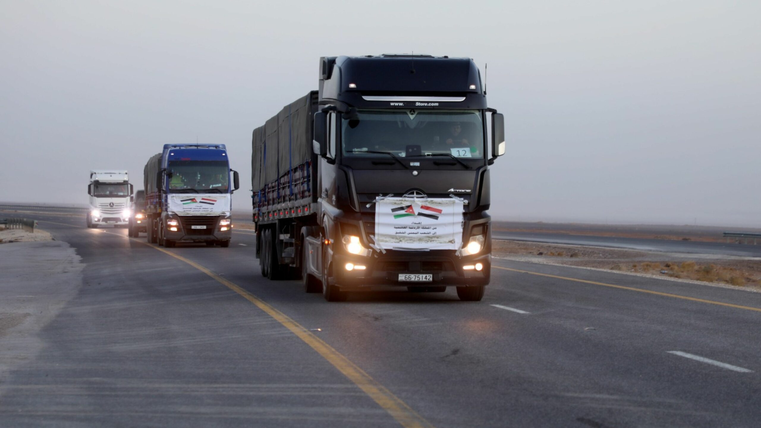 القوات المسلحة الأردنية تسيّر مساعدات غذائية إلى اليمن القوات المسلحة الأردنية تسيّر مساعدات غذائية إلى اليمن