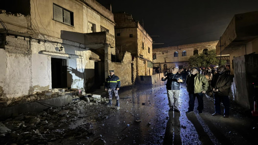 هدم أجزاء من منزل آيل للسقوط في الأغوار بعد انهيار مفاجئ دون إصابات هدم أجزاء من منزل آيل للسقوط في الأغوار بعد انهيار مفاجئ دون إصابات