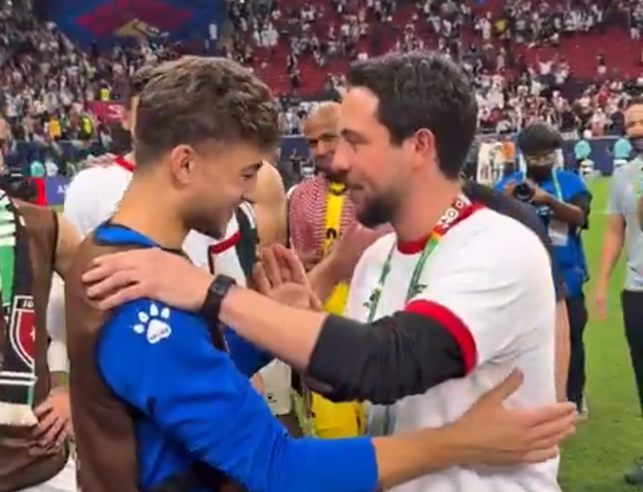 ولي العهد: مبارك للنشامى.. وتبقى السعودية شقيقة عزيزة تجمعنا الأخوة قبل المنافسة ولي العهد: مبارك للنشامى.. وتبقى السعودية شقيقة عزيزة تجمعنا الأخوة قبل المنافسة