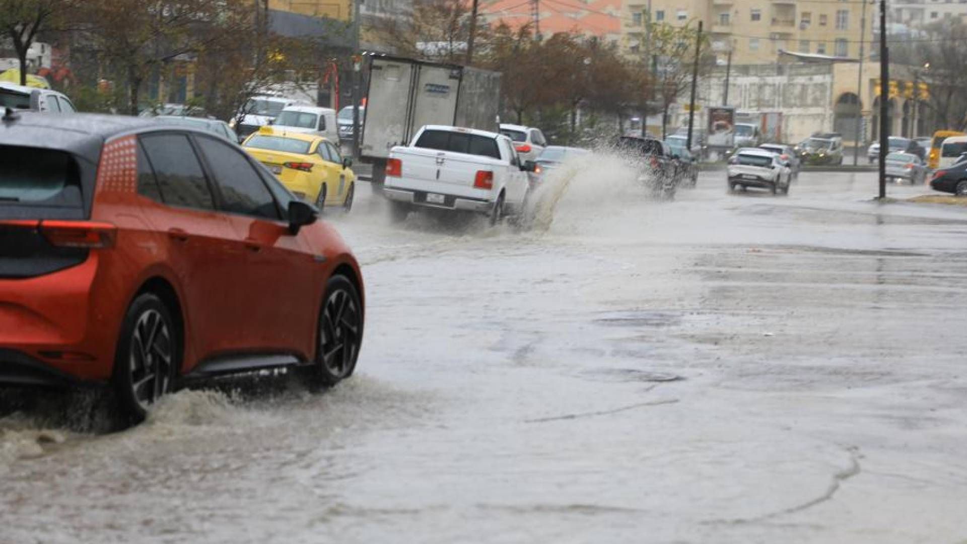 الأرصاد: هطولات مطرية غزيرة في عدة محافظات وتحذير من السيول الأرصاد: هطولات مطرية غزيرة في عدة محافظات وتحذير من السيول