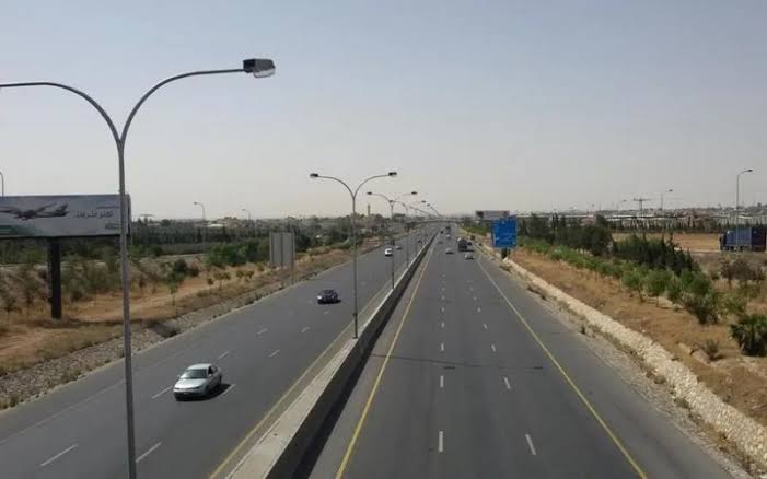 الأشغال: تكلفة صيانة الإنارة على طريق ال 100 تقدر بحوالي 1.250 مليون دينار