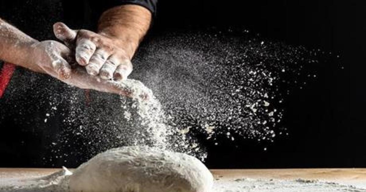 وزارة الصناعة ترفع سعر بيع طن دقيق القمح الموحد وزارة الصناعة ترفع سعر بيع طن دقيق القمح الموحد