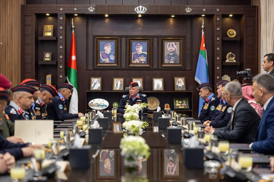 الملك يزور مديرية الأمن العام ويطلع على تجهيزاتها للتعامل مع الظروف الجوية