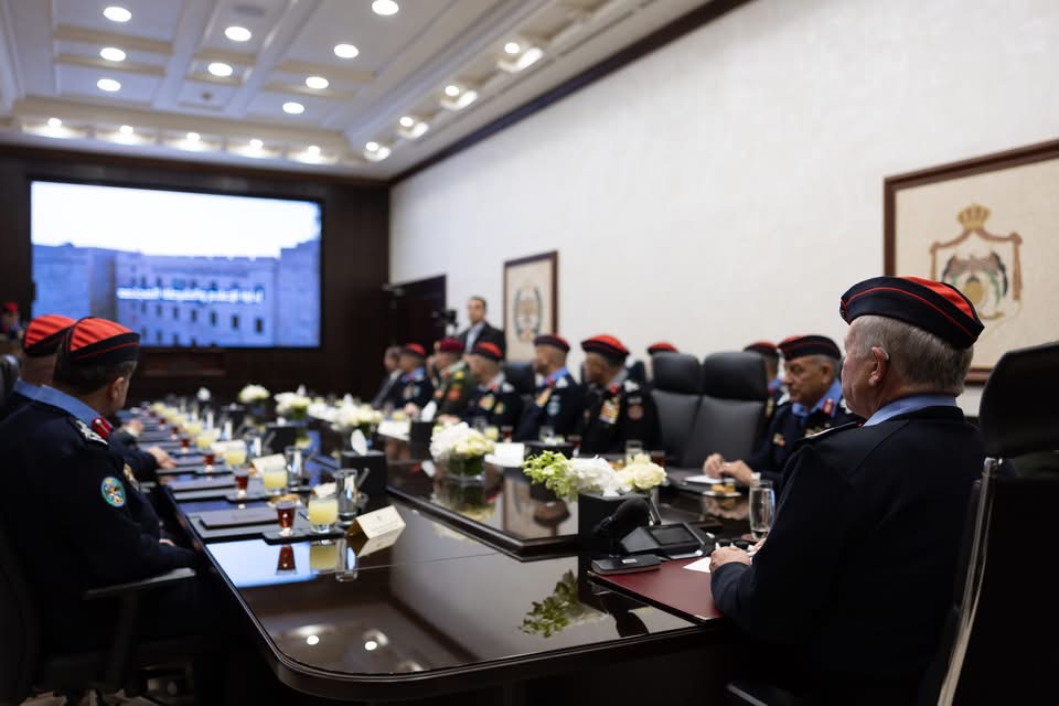 الملك يزور مديرية الأمن العام ويطلع على تجهيزاتها للتعامل مع الظروف الجوية