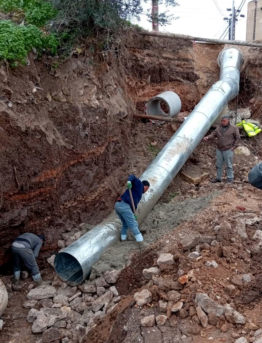 بلدية الطيبة تعالج انهيار أتربة في الوسط التجاري بلدية الطيبة تعالج انهيار أتربة في الوسط التجاري