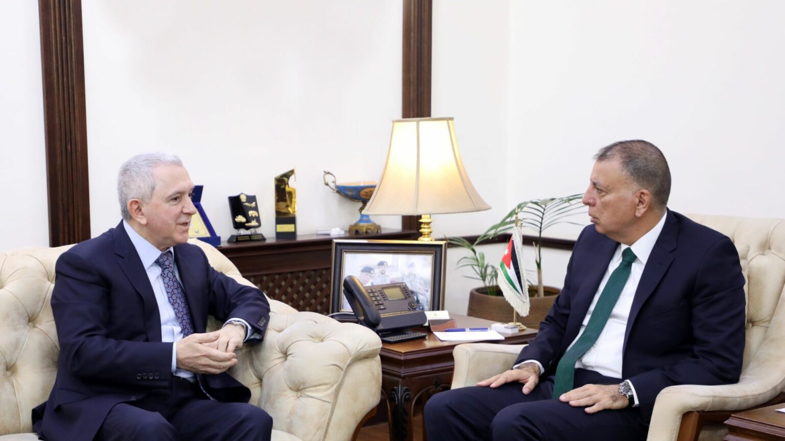 وزير الداخلية يلتقي سفير جمهورية أذربيجان وزير الداخلية يلتقي سفير جمهورية أذربيجان