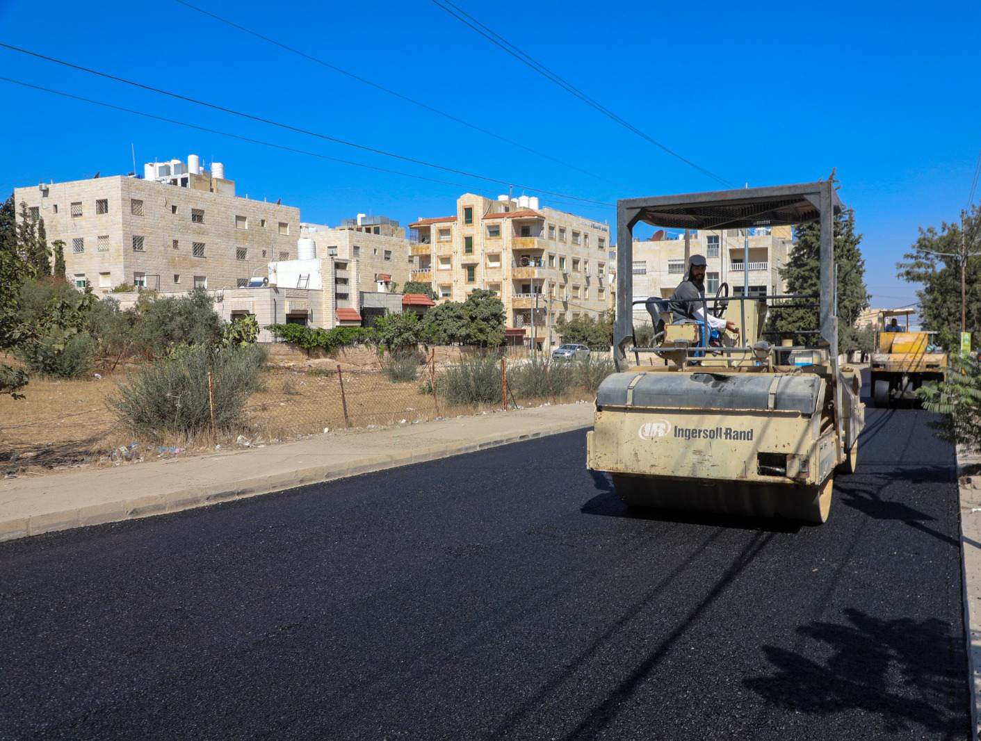 بلدية إربد تحيل عطاء لتعبيد وصيانة الطرق بتكلفة 1.8 مليون دينار