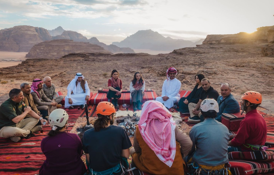 الملكة رانيا العبدالله والأميرة سلمى تزوران وادي رم