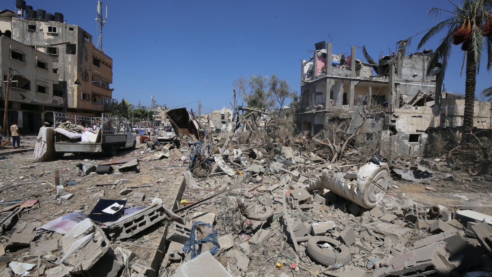 4 شهداء بقصف إسرائيلي في حي التفاح شرق غزة 4 شهداء بقصف إسرائيلي في حي التفاح شرق غزة