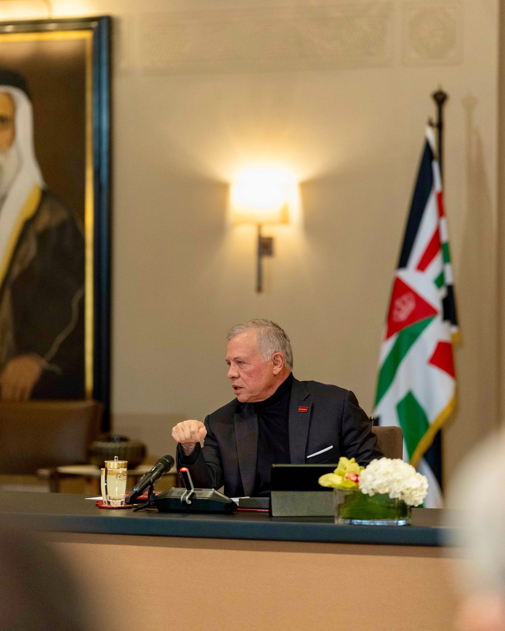 الملك يلتقي شخصيات سياسية وإعلامية لبحث أبرز القضايا المحلية والتطورات الإقليمية والدولية