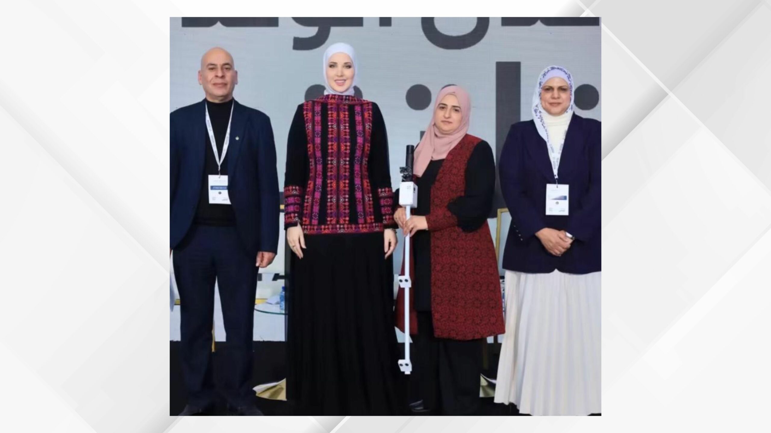 طالبات من “تربية الطفيلة” يبتكرن عصا ذكية لمساعدة ذوي الإعاقة البصرية طالبات من “تربية الطفيلة” يبتكرن عصا ذكية لمساعدة ذوي الإعاقة البصرية