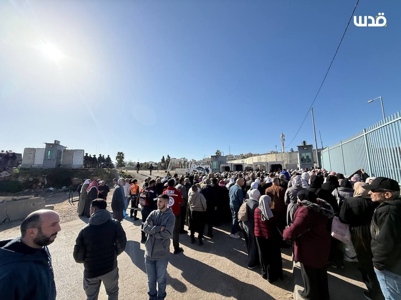 الاحتلال يعرقل وصول أهالي الضفة للأقصى في الجمعة الأولى من رمضان الاحتلال يعرقل وصول أهالي الضفة للأقصى في الجمعة الأولى من رمضان