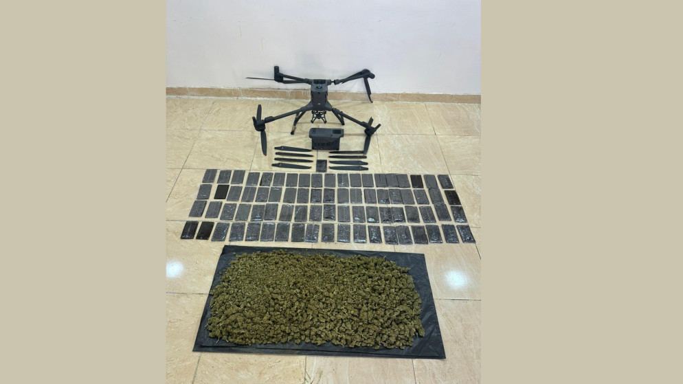 المنطقة العسكرية الجنوبية تحبط محاولة تهريب مواد مخدرة بواسطة طائرة مسيرة المنطقة العسكرية الجنوبية تحبط محاولة تهريب مواد مخدرة بواسطة طائرة مسيرة