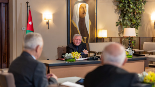 الملك يؤكد ضرورة غرس القيم الإنسانية والتطوعية في الأجيال القادم