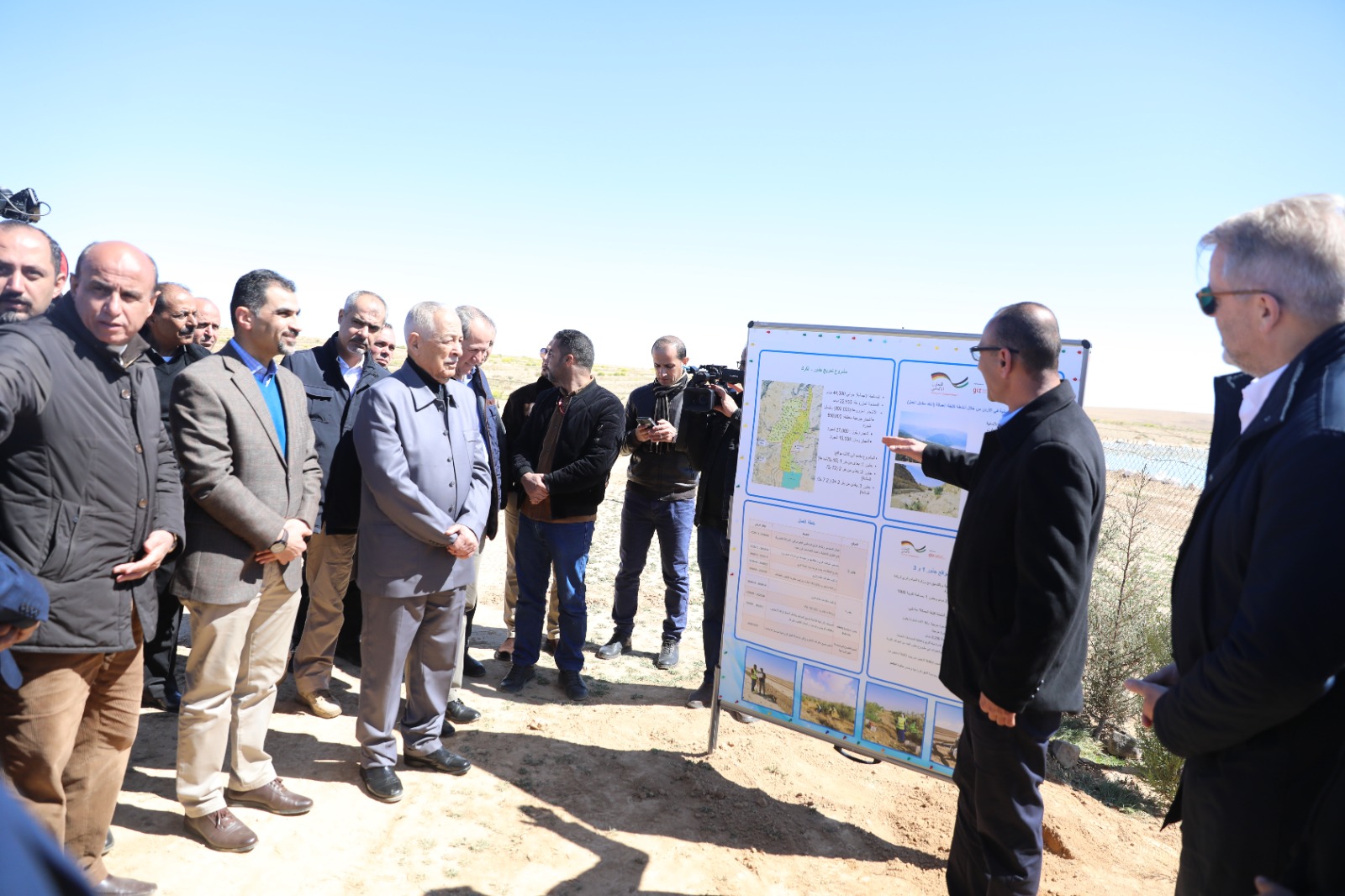 العيسوي يتفقد تنفيذ المرحلة الرابعة من مشروع “جذور” بالكرك