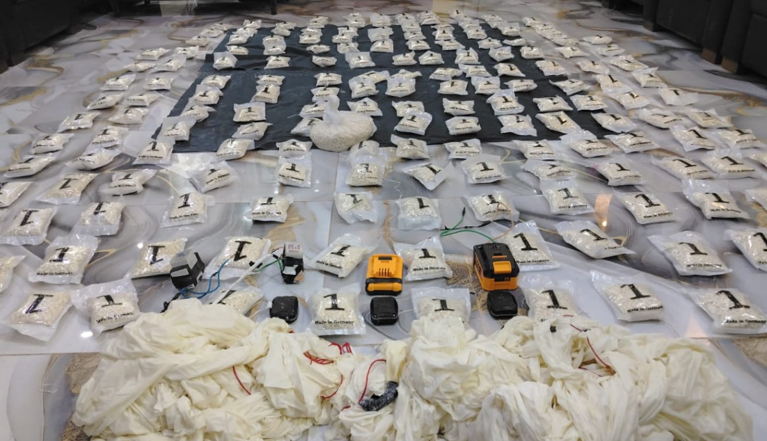 المنطقة العسكرية الشرقية تحبط محاولتي تهريب مواد مخدرة بوسطة بالونات المنطقة العسكرية الشرقية تحبط محاولتي تهريب مواد مخدرة بوسطة بالونات