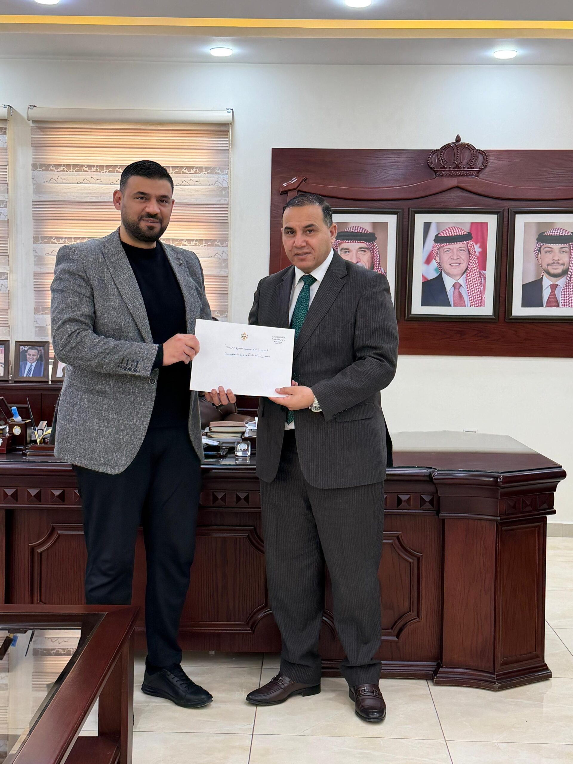 محافظ الزرقاء يكرّم عدداً من أبناء المحافظة لدورهم في دعم المسؤولية المجتمعية