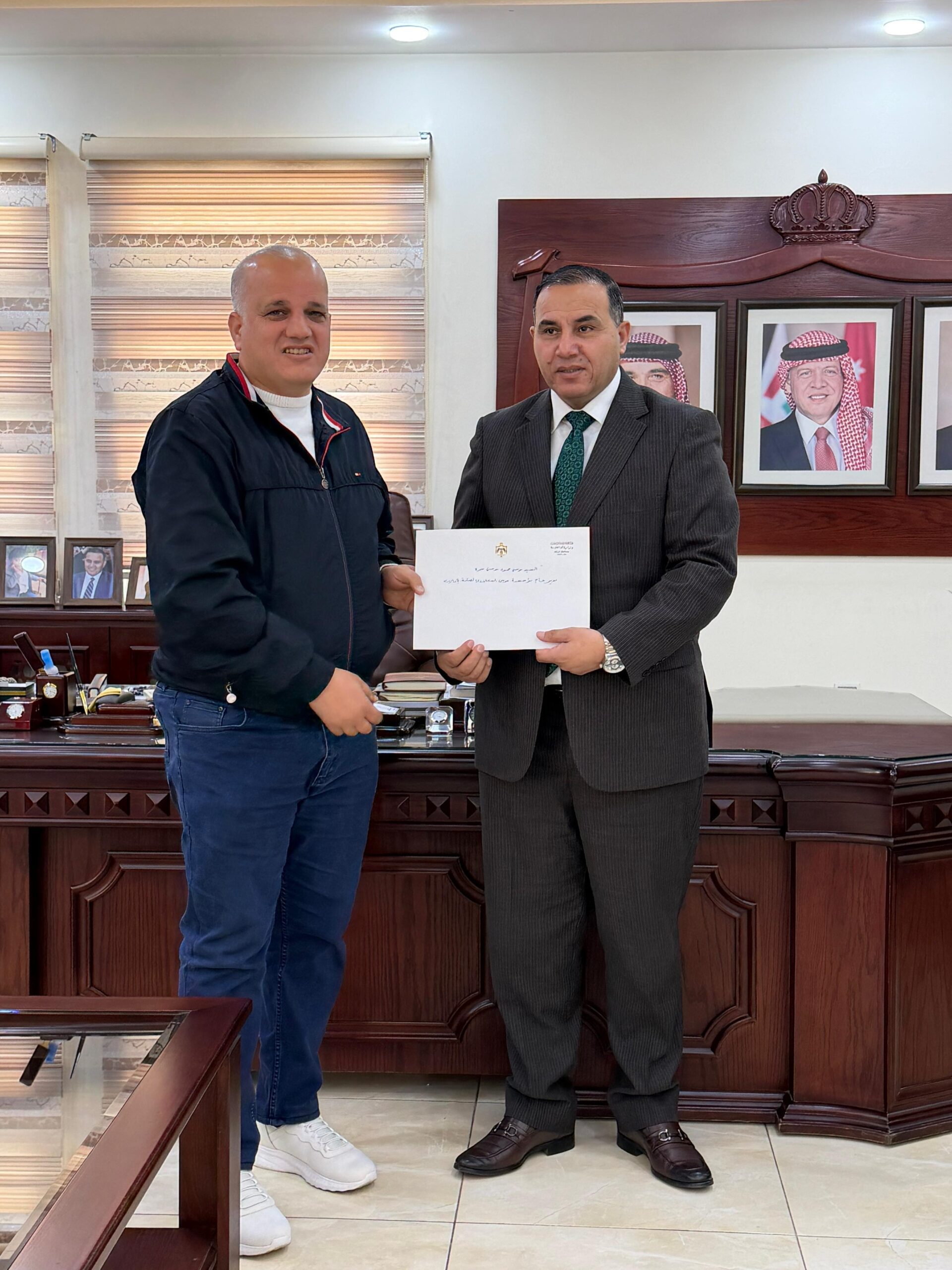 محافظ الزرقاء يكرّم عدداً من أبناء المحافظة لدورهم في دعم المسؤولية المجتمعية