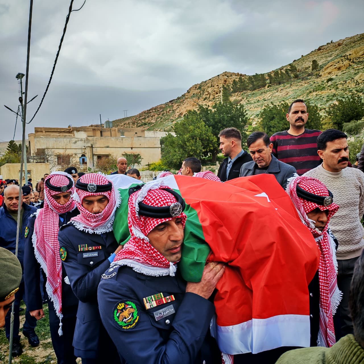 مديرية الأمن العام تُشيع شهدائها المواجدة والرقب والدويكات