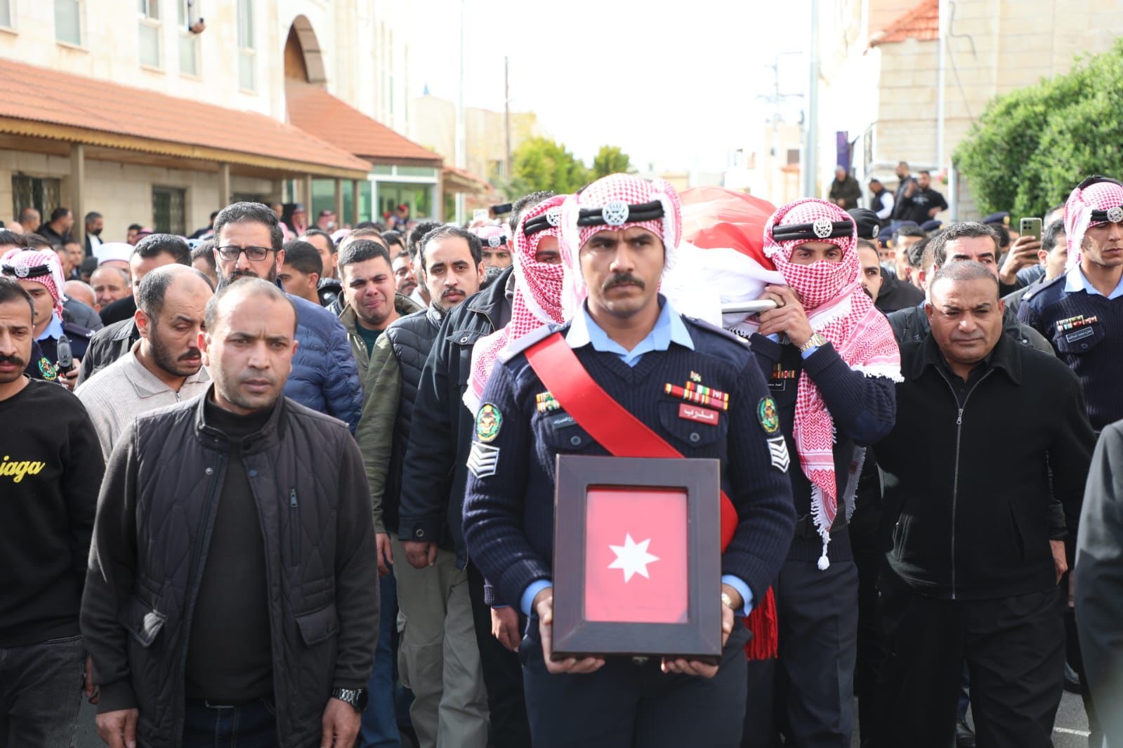 مديرية الأمن العام تُشيع شهدائها المواجدة والرقب والدويكات