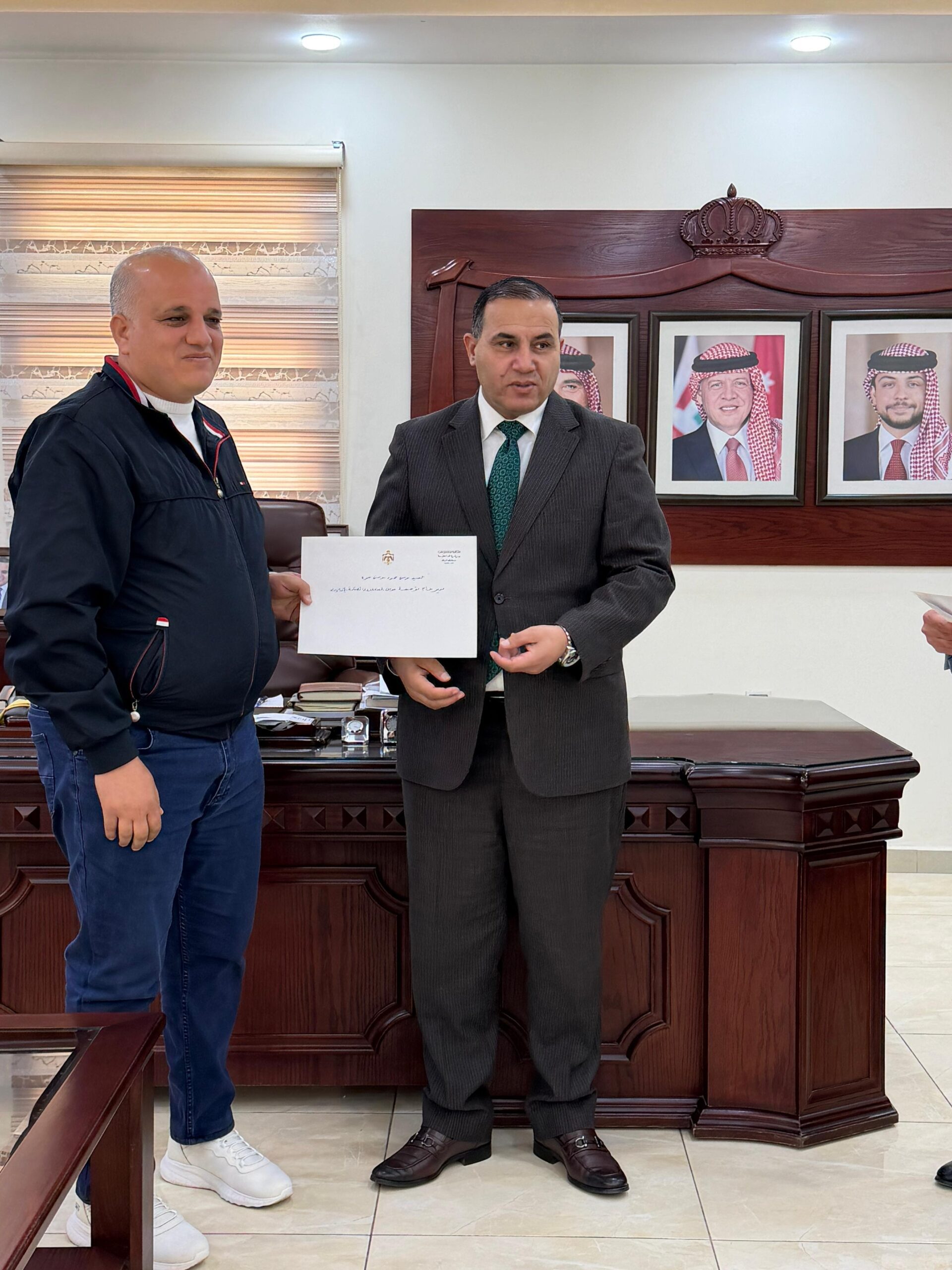 محافظ الزرقاء يكرّم عدداً من أبناء المحافظة لدورهم في دعم المسؤولية المجتمعية