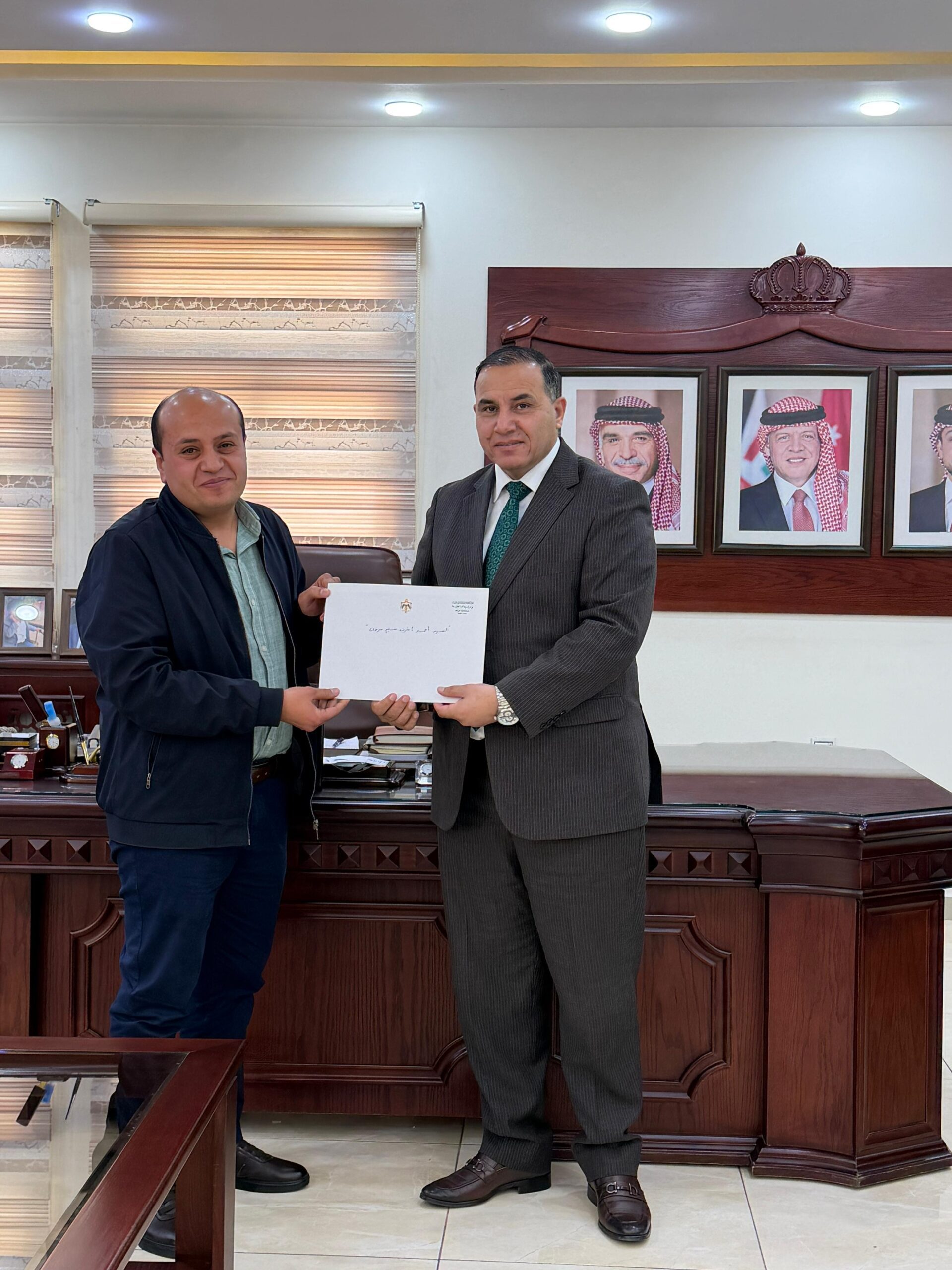 محافظ الزرقاء يكرّم عدداً من أبناء المحافظة لدورهم في دعم المسؤولية المجتمعية