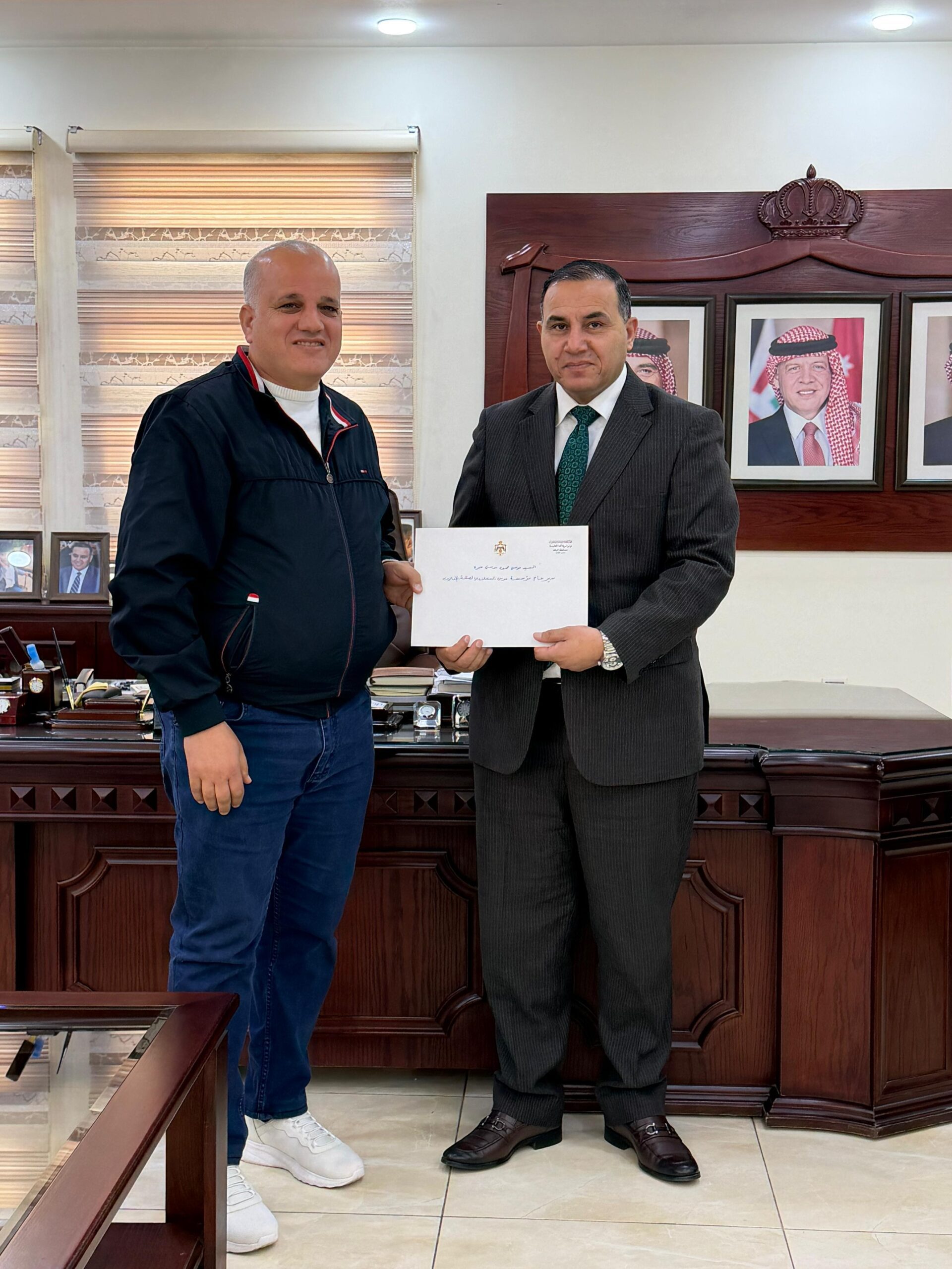 محافظ الزرقاء يكرّم عدداً من أبناء المحافظة لدورهم في دعم المسؤولية المجتمعية