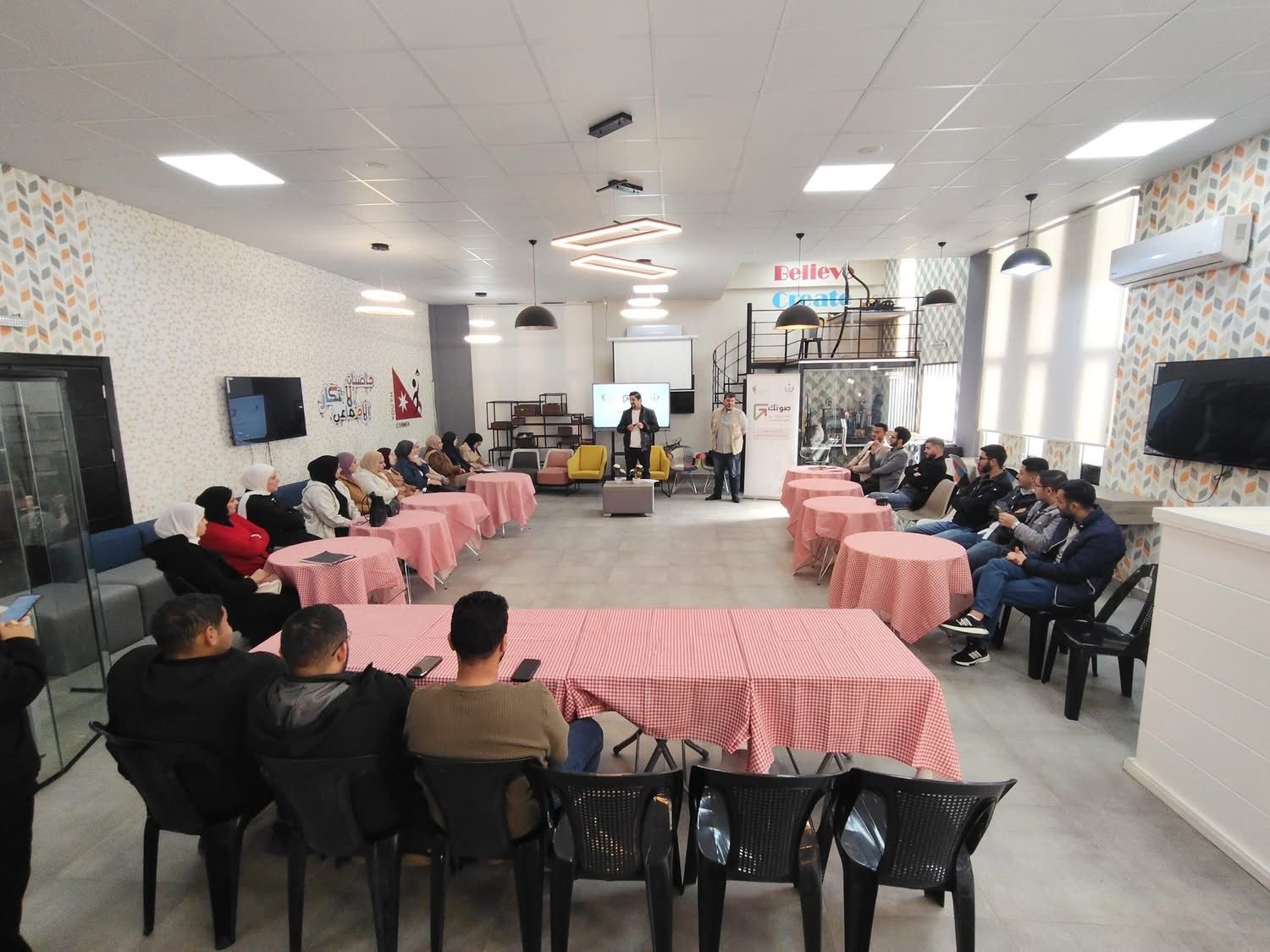 مركز إعداد القيادات الشبابية يبدأ جولات ميدانية تعريفية ببرنامج “صوتك”