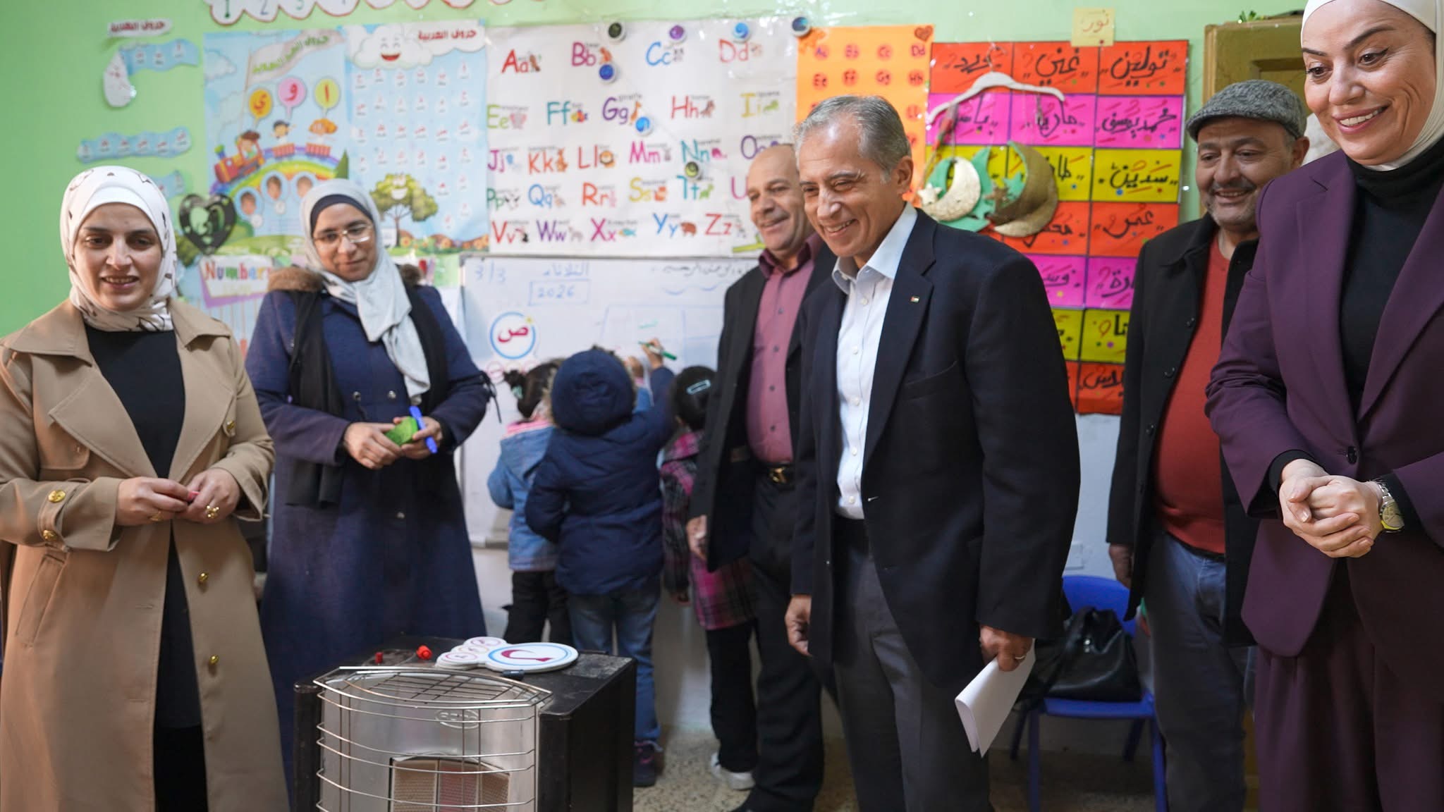 رئيس الوزراء يتفقد مواقع إنتاجية وخدمية في عجلون وإربد