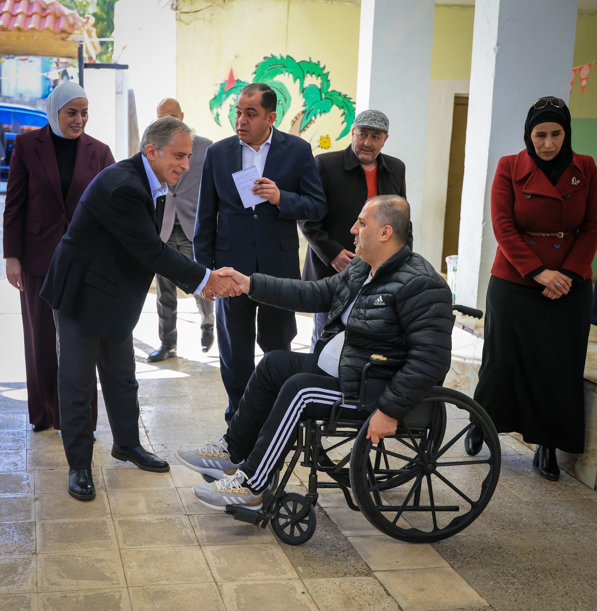 رئيس الوزراء يتفقد مواقع إنتاجية وخدمية في عجلون وإربد