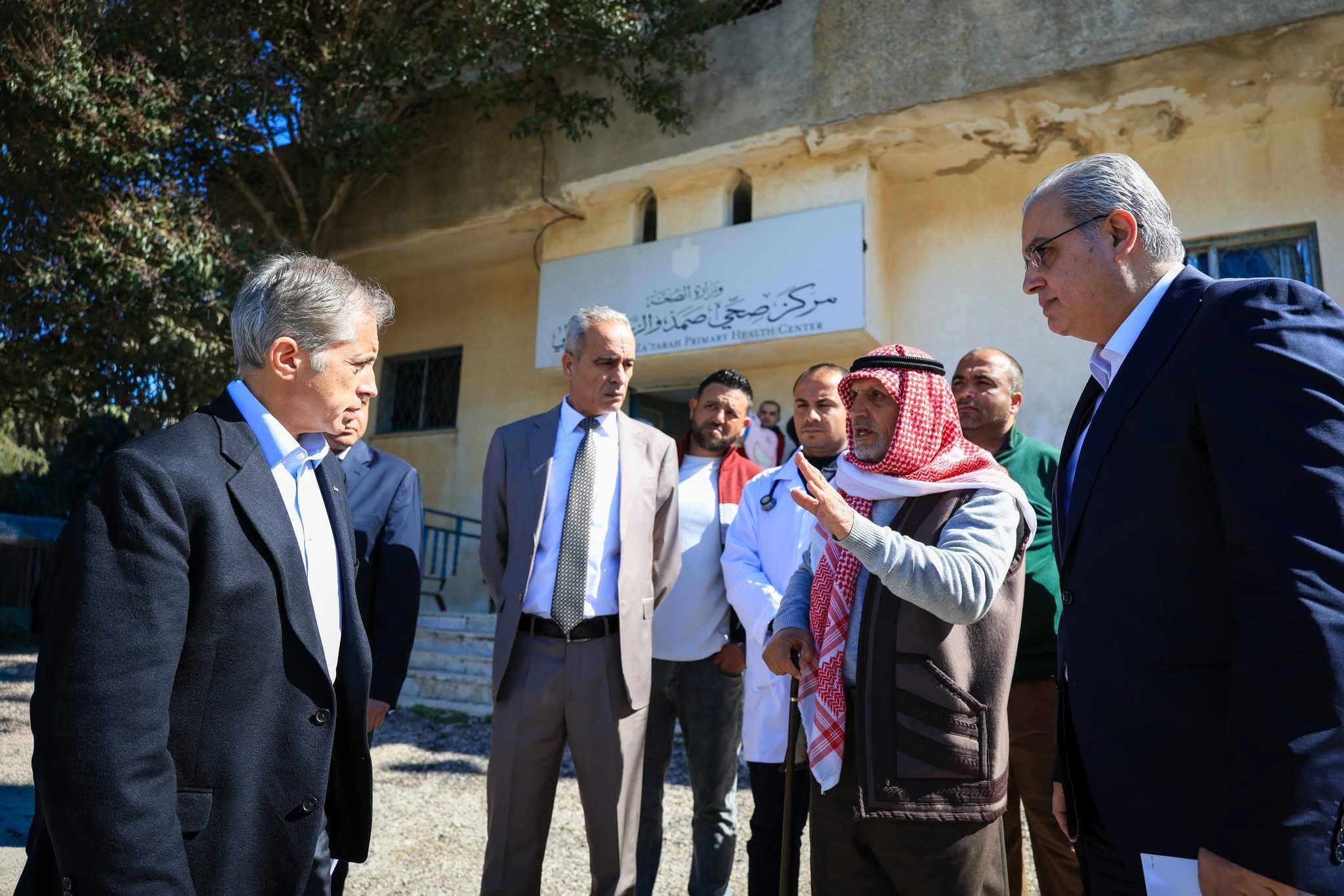 رئيس الوزراء يتفقد مواقع إنتاجية وخدمية في عجلون وإربد