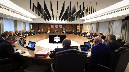 الحكومة تسدد متأخرات مستحقة لصالح مستودعات شركات الأدوية على وزارة الصحة بقيمة 70 مليون دينار الحكومة تسدد متأخرات مستحقة لصالح مستودعات شركات الأدوية على وزارة الصحة بقيمة 70 مليون دينار