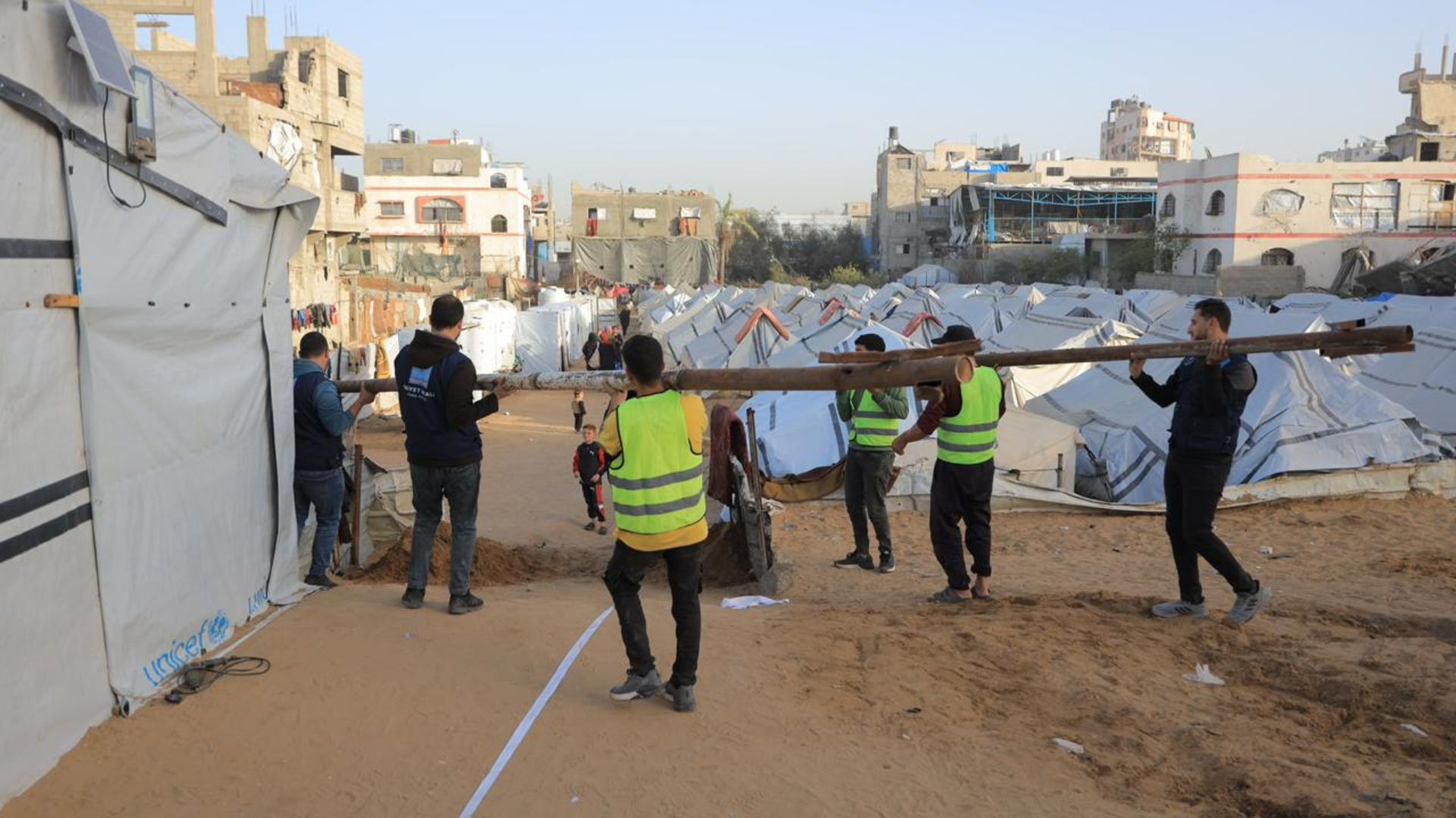 تكية أم علي تسلم 1000 خيمة للنازحين في قطاع غزة