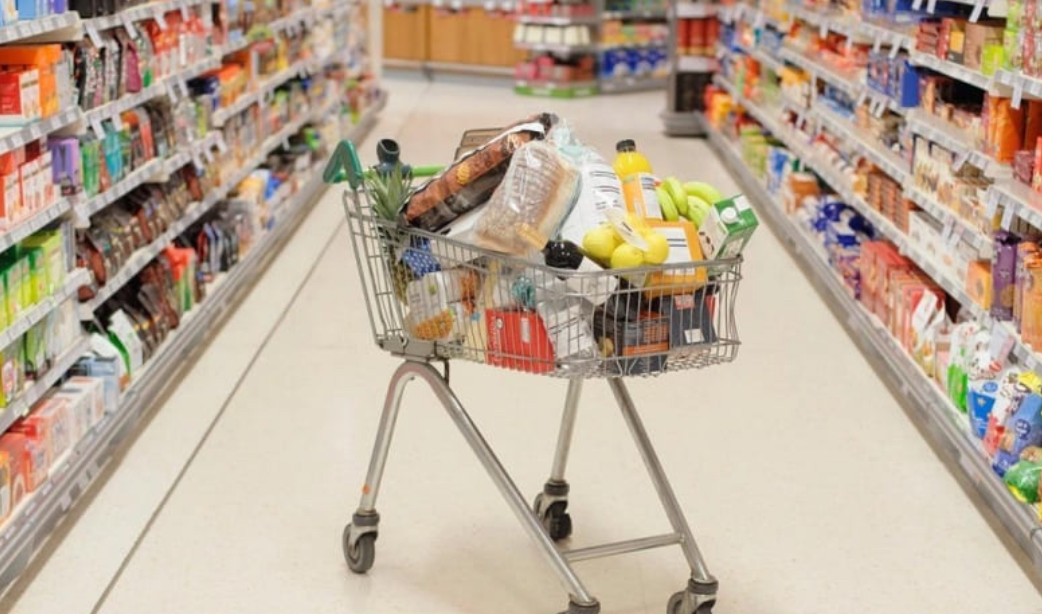 السوق المحلية تشهد وفرة بالسلع والمواد الغذائية