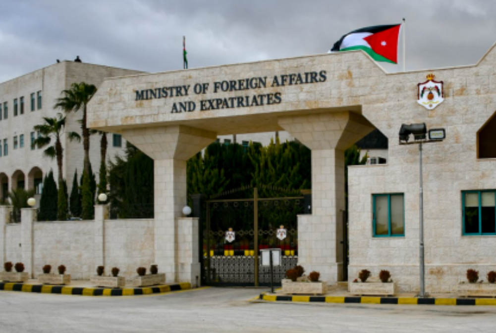 إصابة أردني في الإمارات بشظية إيرانية .. والخارجية تتابع