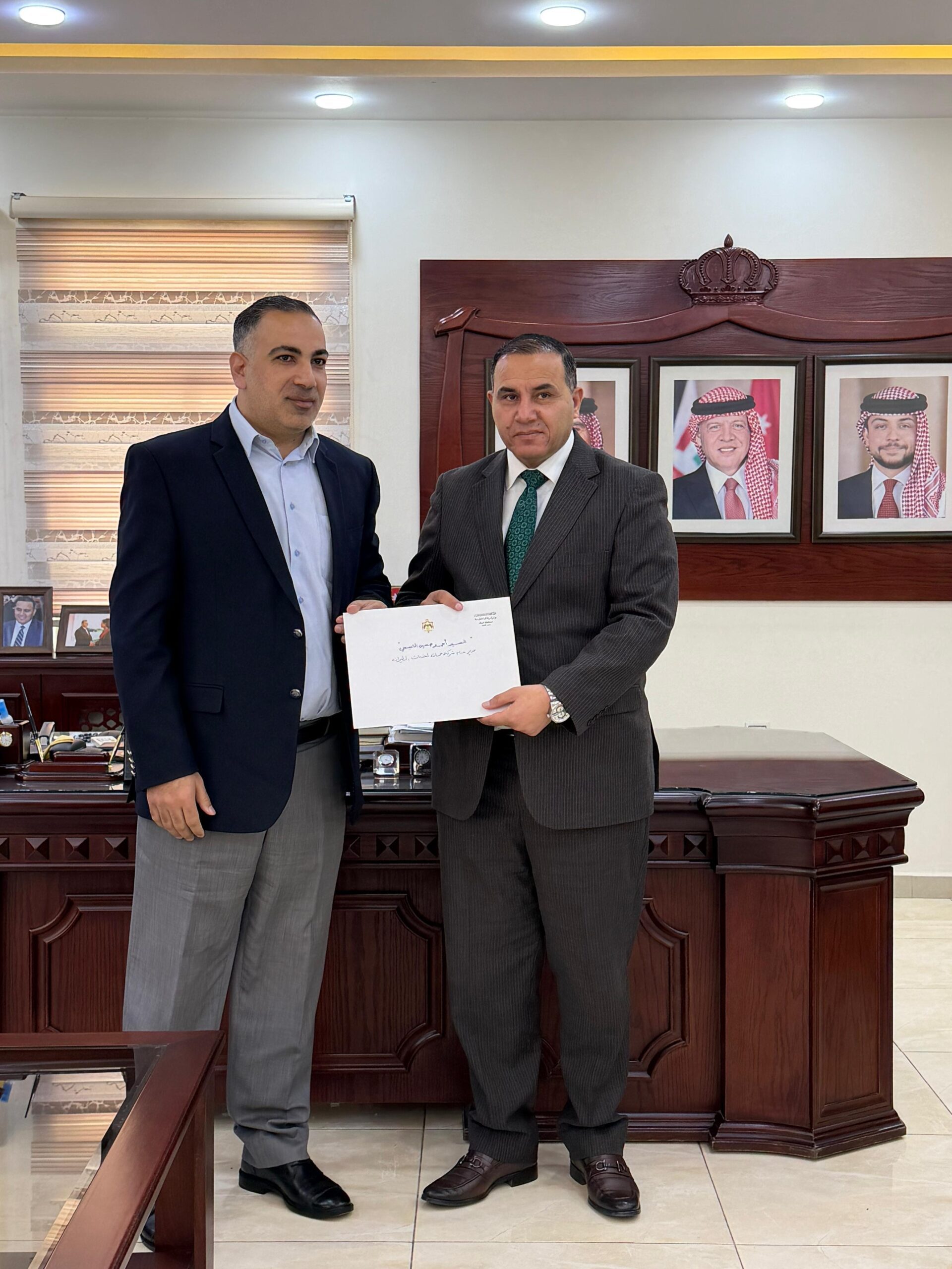 محافظ الزرقاء يكرّم عدداً من أبناء المحافظة لدورهم في دعم المسؤولية المجتمعية