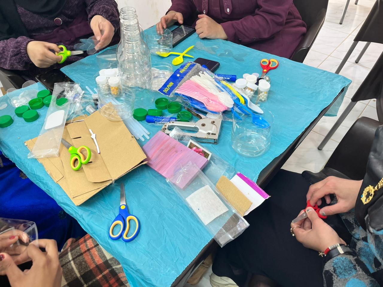 مركز شباب وشابات بلعما ينظم دورة لإعادة تدوير المواد البلاستيكية