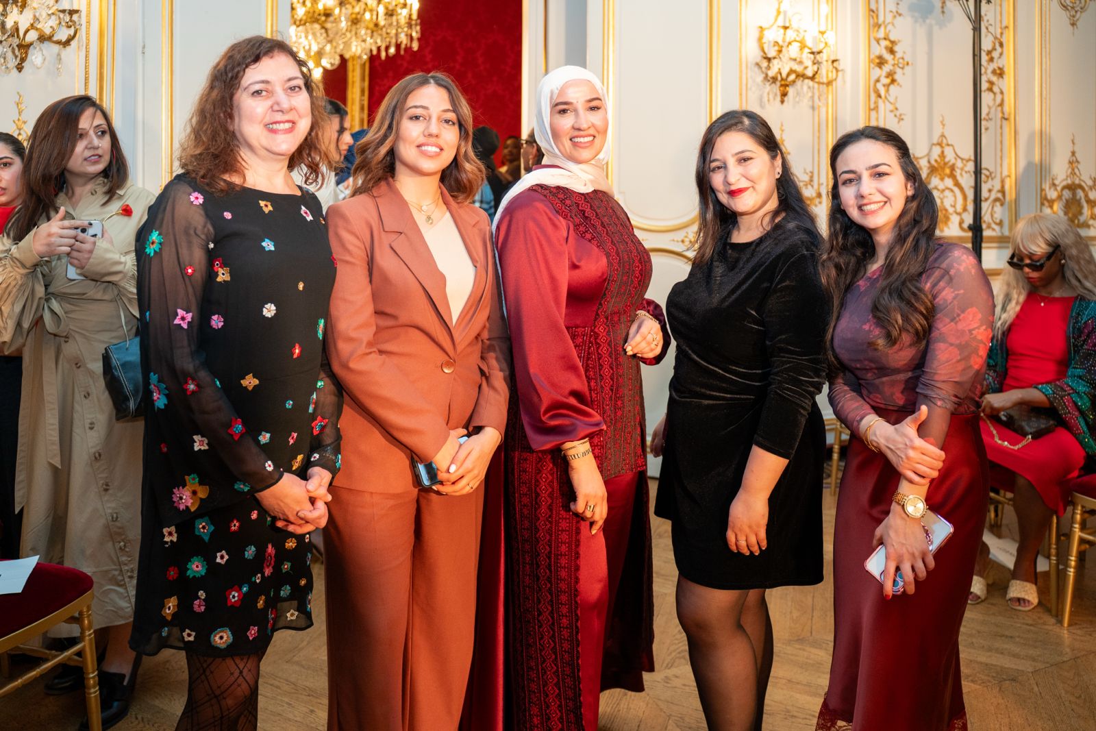المصمّمة الأردنية هامة ياسين تختتم اليوم الثاني من أسبوع الموضة المحتشمة في باريس 2026