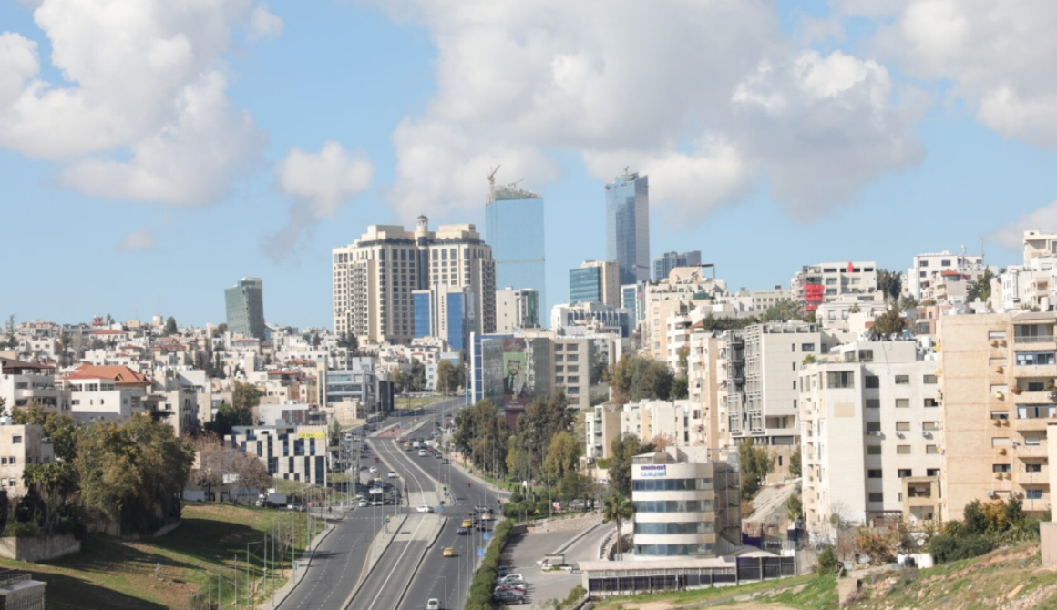 أجواء باردة نسبيًا وغائمة جزئيًا في أغلب المناطق