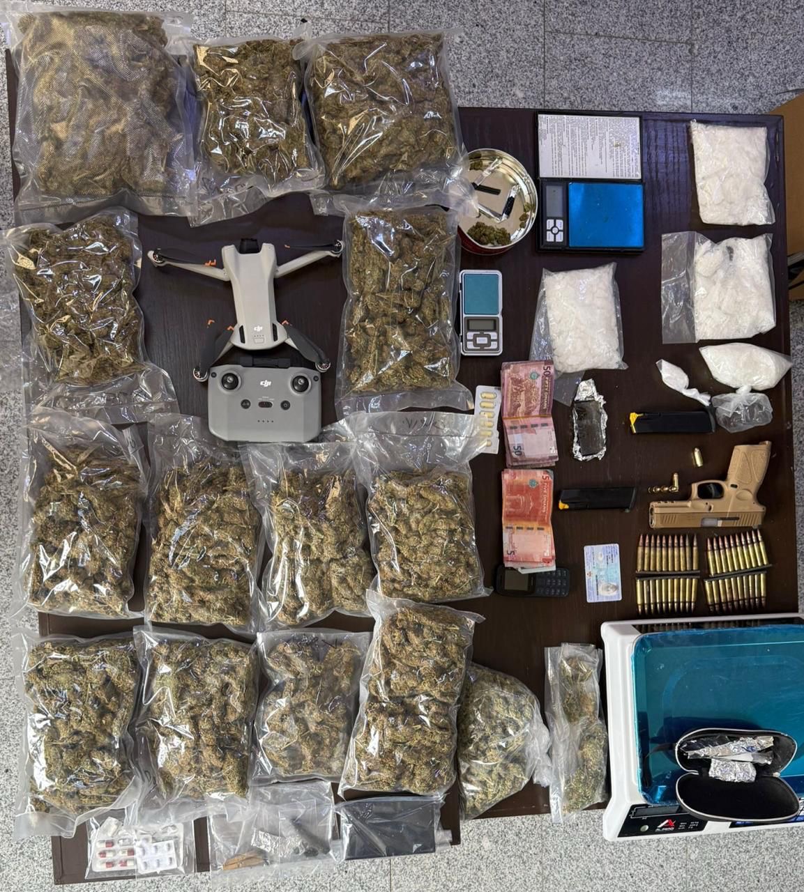 تفكّيك شبكة جرمية لترويج المخدرات مكونة من تسعة أشخاص في العاصمة