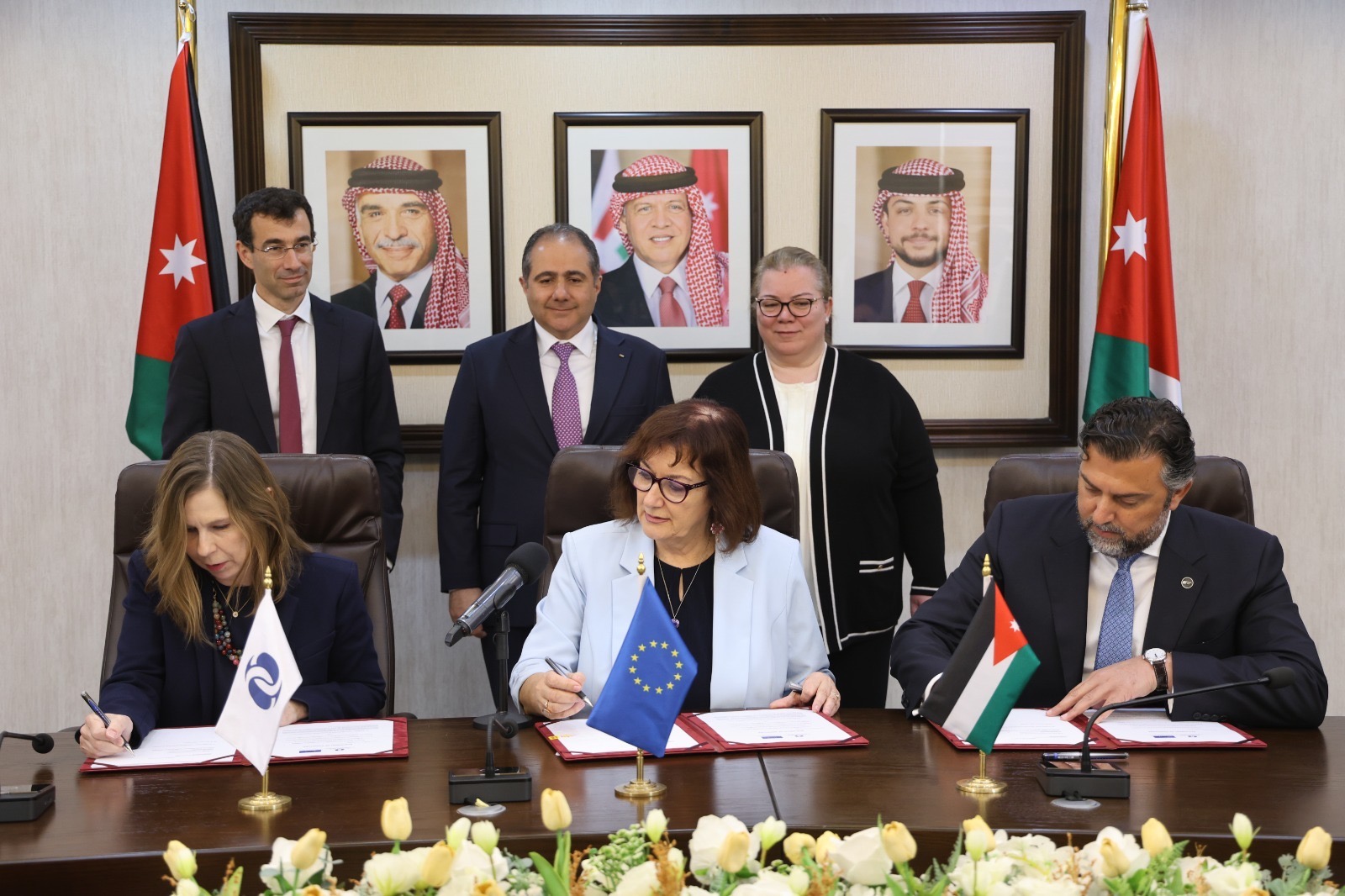 وزيرة التخطيط والتعاون الدولي تلتقي مفوضة الاتحاد الأوروبي لشؤون المتوسط وتوقع اتفاقيات منح بقيمة 135 مليون يورو