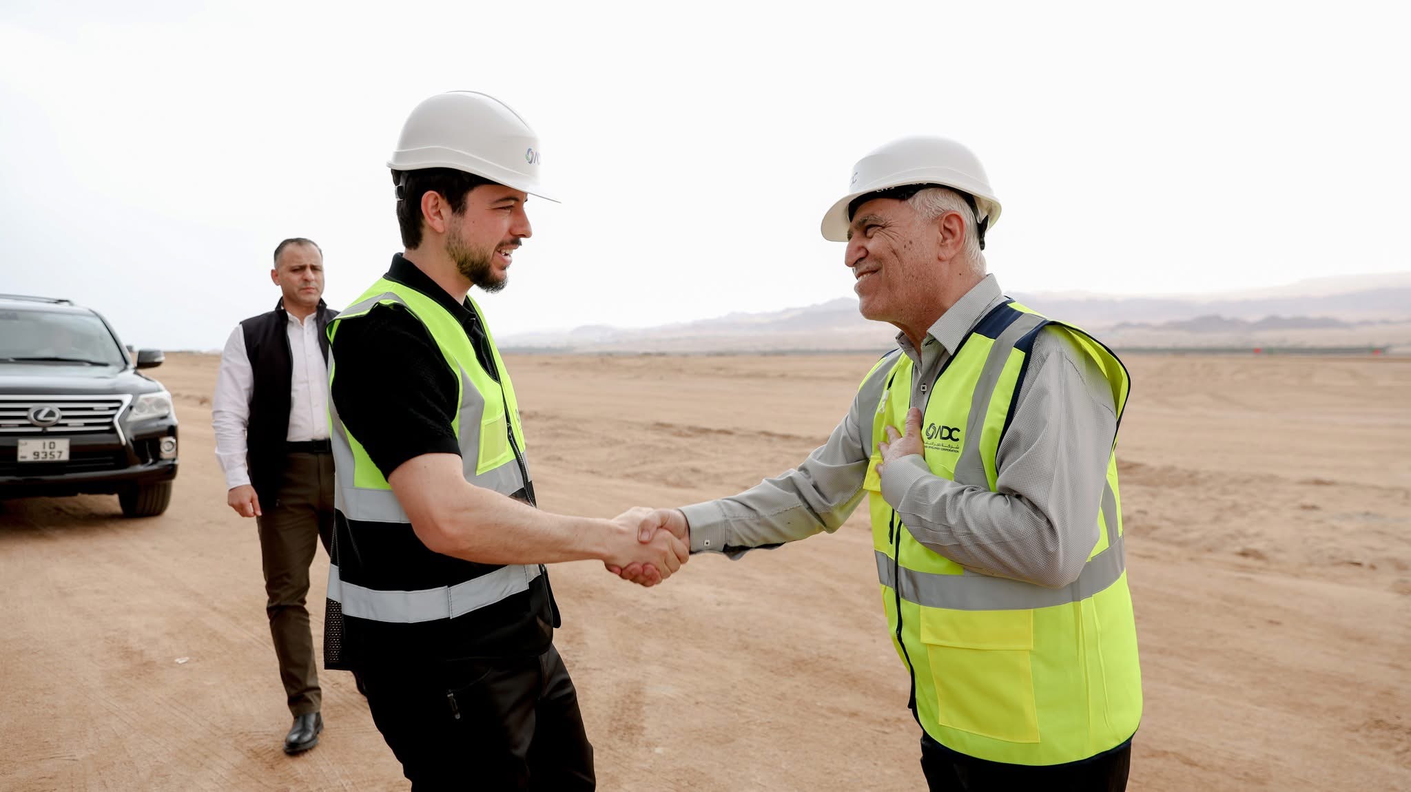 ولي العهد يتفقد مشروعي مضمار سباق السيارات الدولي ومتنزه مدينة العقبة