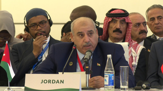 القاضي يدعو للالتزام بمبادئ حسن الجوار كأساس لاستقرار المنطقة