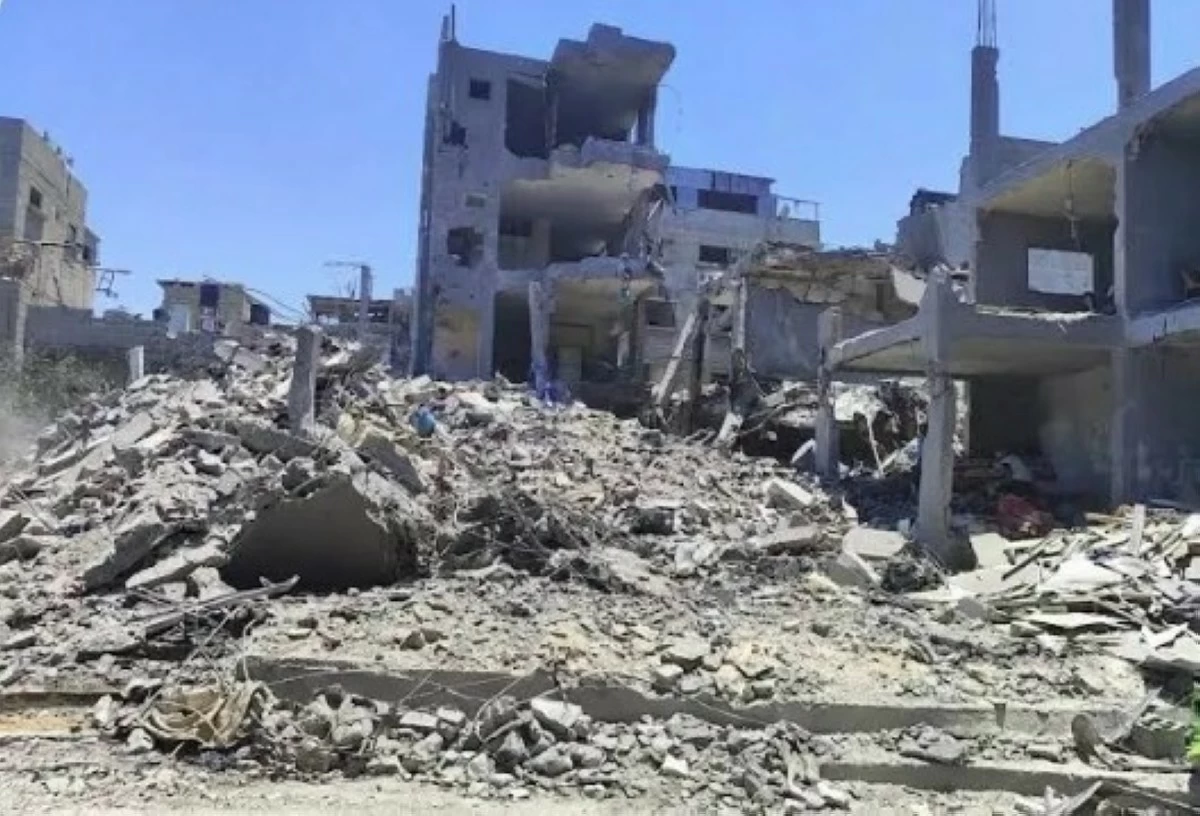 وفاة 11 نازحا وإصابة 14 وفقدان العشرات جراء انهيار بناية في مدينة غزة​ 