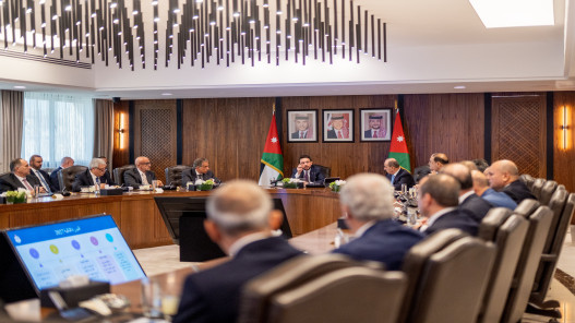 رئيس الوزراء يثمن متابعة ولي العهد للمشاريع والبرامج التي تنفذها الحكومة