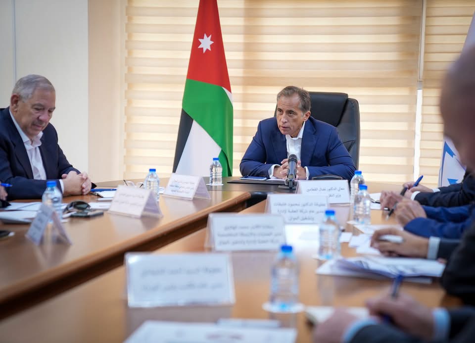 رئيس الوزراء يتفقد سير العمل في منظومة موانئ العقبة
