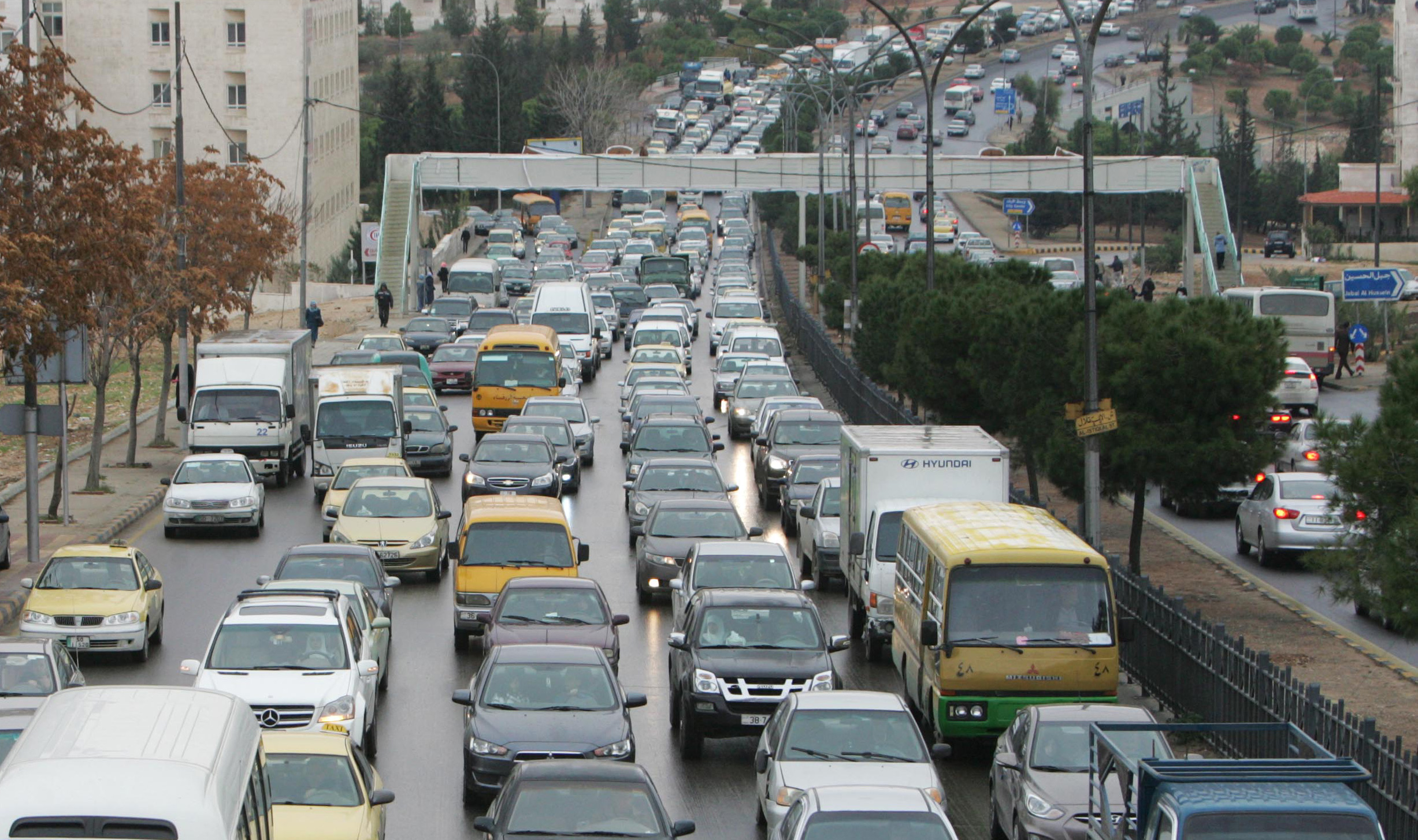 الأمانة: تحويلات مرورية لفك جسور مشاة في شارع الاستقلال