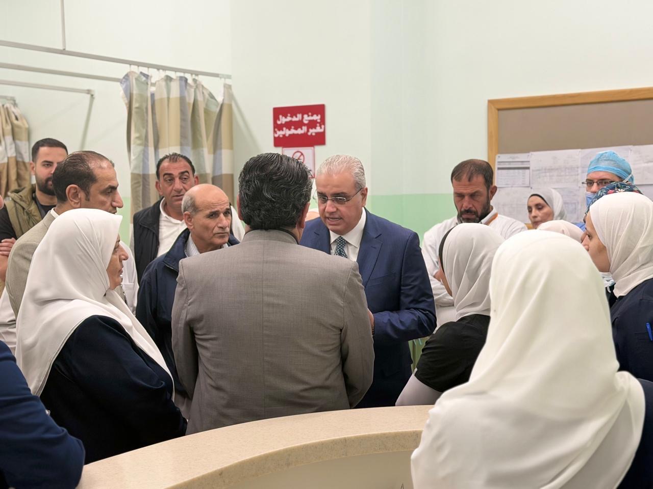 البدور يفتتح وحدة عمليات جراحة الأعصاب وقسم العلاج البيولوجي ويتابع تأهيل مبنى الأمراض الصدرية في مستشفيات البشير